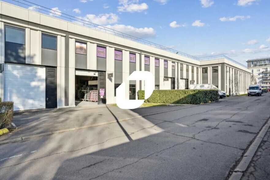 Light Industrial in Lognes to rent - Building Photo - Image 1 of 13