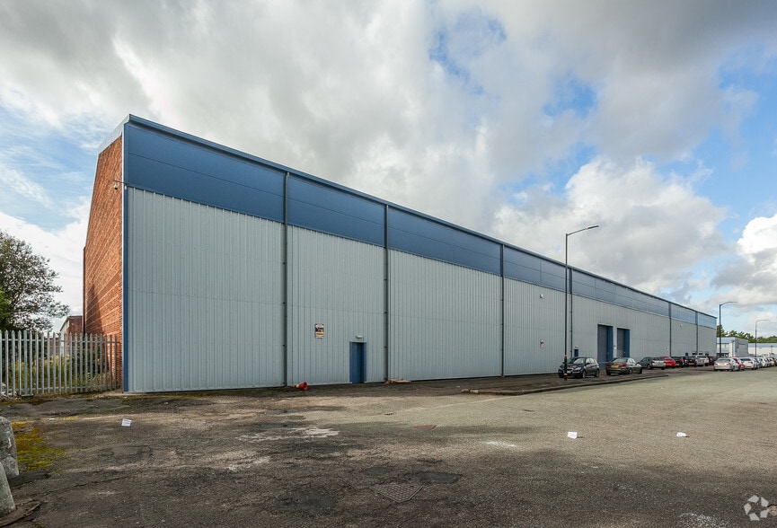 Long Wood Rd, Manchester to rent - Building Photo - Image 2 of 9