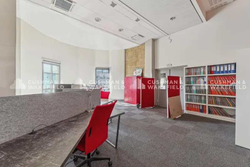 Office in Marseille to rent - Building Photo - Image 2 of 14