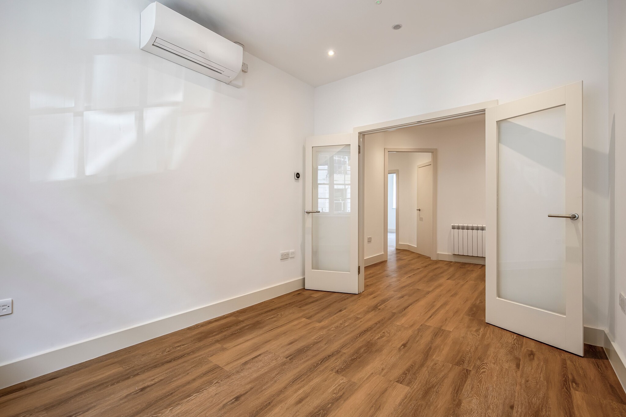 25-26 Wimpole St, London to rent Interior Photo- Image 1 of 18