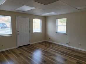 10052-10078 Alta Sierra Dr, Grass Valley, CA for rent Building Photo- Image 1 of 3