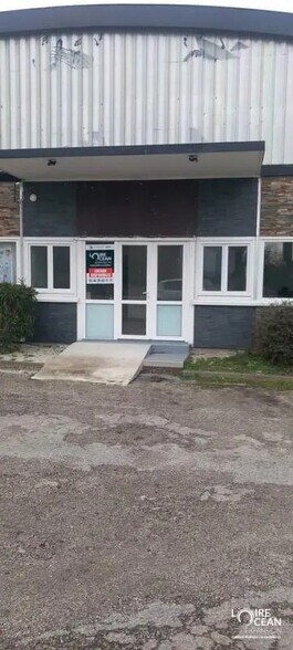 Retail in Nantes to rent - Building Photo - Image 3 of 6