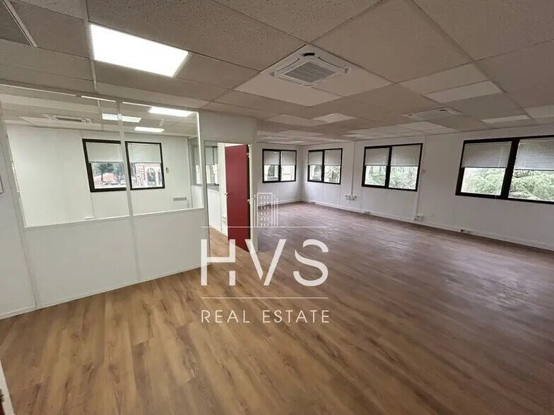 Office in Aix-en-Provence to rent - Building Photo - Image 2 of 6