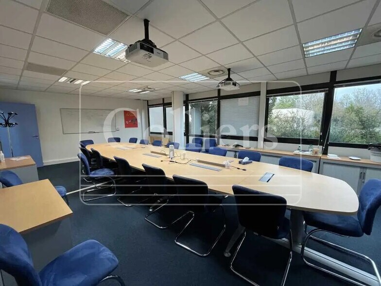 Office in Aix-en-Provence to rent - Interior Photo - Image 3 of 7