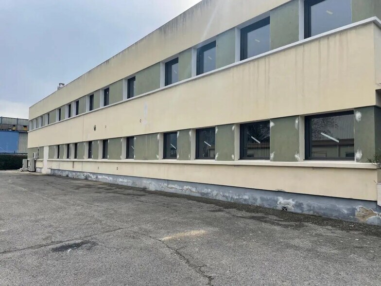 Office in Aubagne to rent - Building Photo - Image 3 of 5