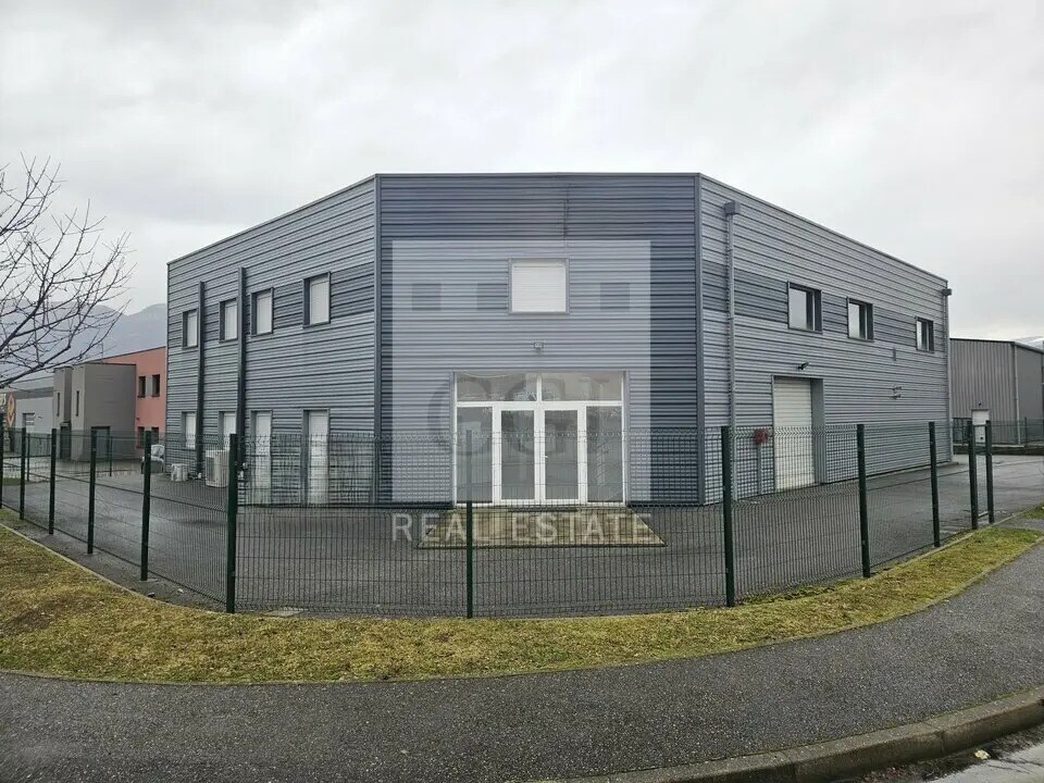 Vente Entrepôt 703 m² - Photo 1