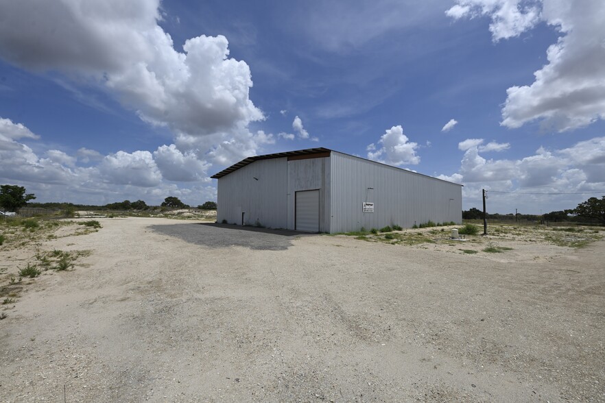 18208 N State Highway 16, Von Ormy, TX for sale - Building Photo - Image 1 of 1