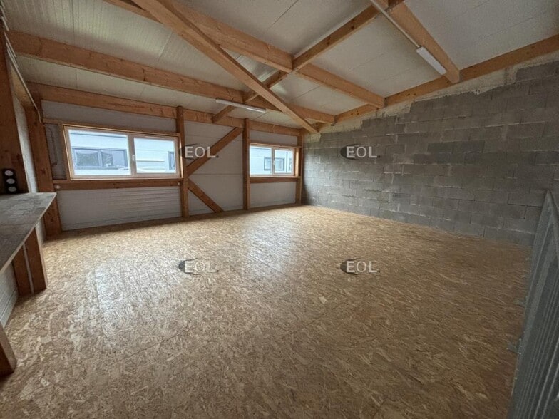 Light Industrial in Combs-la-Ville to rent - Interior Photo - Image 3 of 4