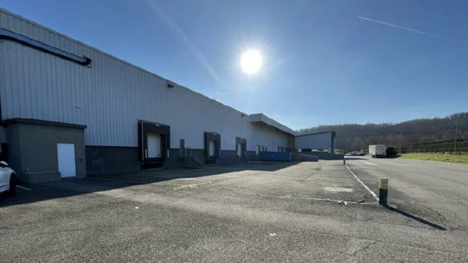 Light Industrial in Saint-Quentin-Fallavier for sale Building Photo- Image 1 of 10