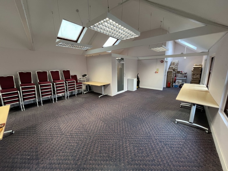 10 St Mary Street Mews, Truro to rent - Interior Photo - Image 3 of 3