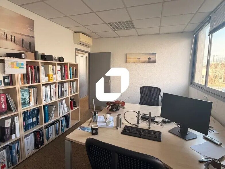 Office in Mérignac to rent - Interior Photo - Image 3 of 11