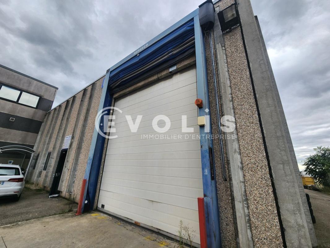 Industrial in Chaponnay to rent Building Photo- Image 1 of 15