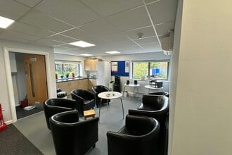 Knaves Beech Way, High Wycombe to rent Interior Photo- Image 2 of 4