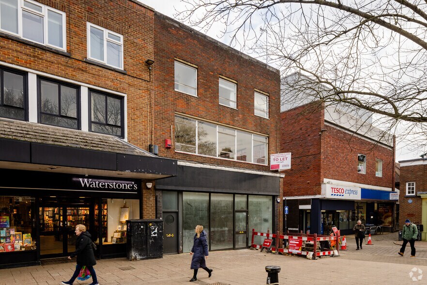 184 High St, Berkhamsted to rent - Building Photo - Image 2 of 3