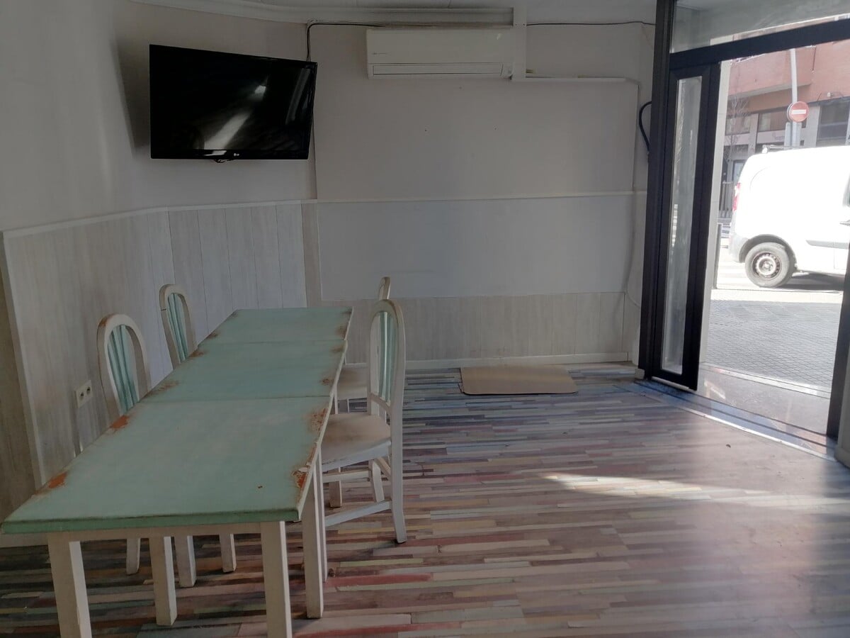 Esplugues de Llobregat, BAR 08950 - Unit - - - Interior Photo - Image 2 of 5