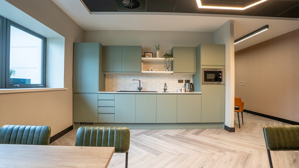 2 Eastgate Appr, Bolton to rent - Interior Photo - Image 3 of 6