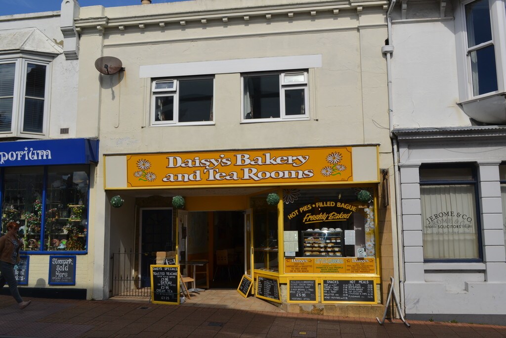 9 High St, Sandown for sale Primary Photo- Image 1 of 1