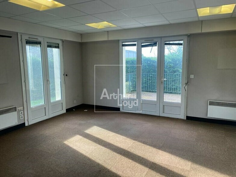 Office in Melun for sale - Interior Photo - Image 2 of 5