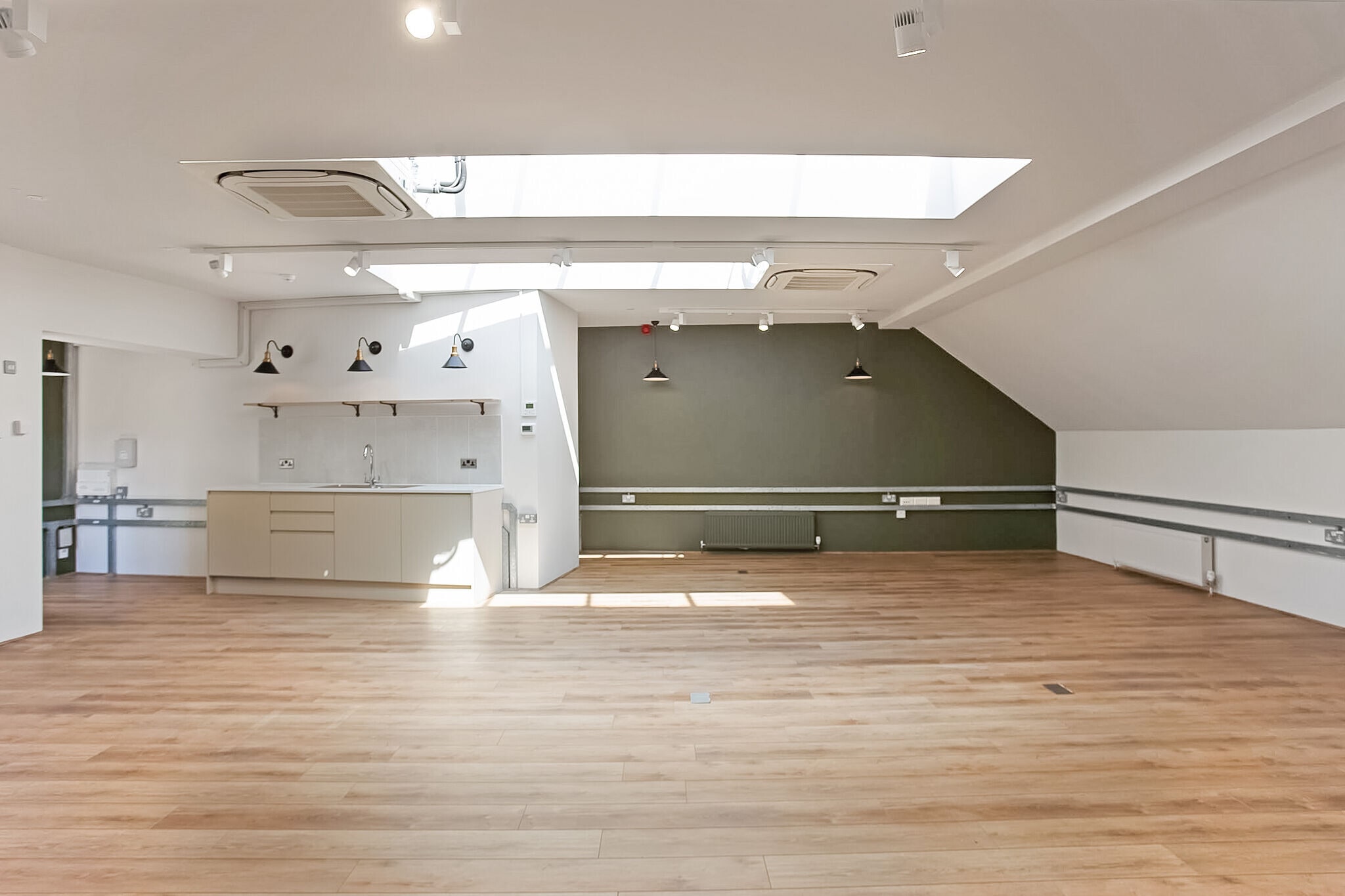 Stephendale Rd, London to rent Interior Photo- Image 1 of 5