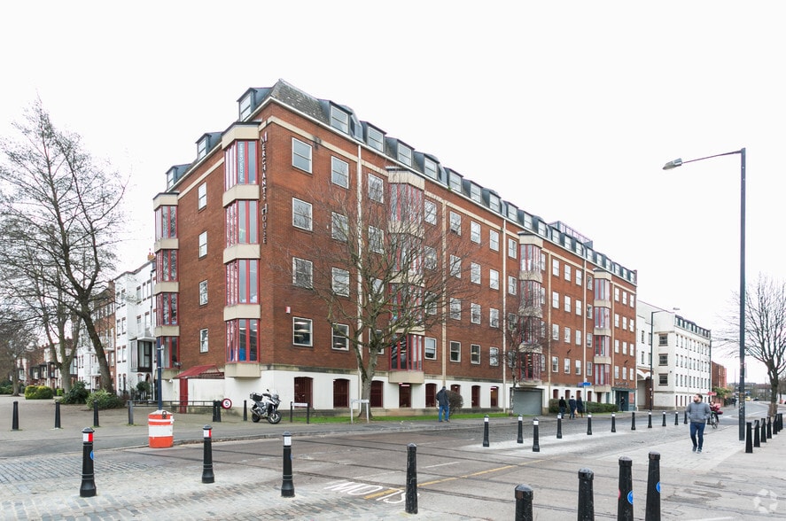 Wapping Rd, Bristol to rent - Building Photo - Image 3 of 8