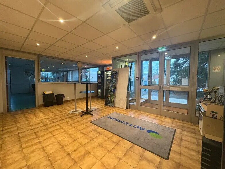 8 Chemin Des Joncs, Dardilly for sale - Building Photo - Image 2 of 18