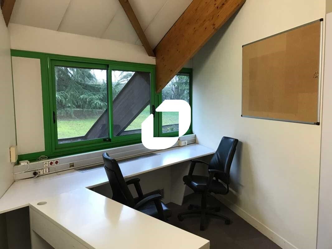 Office in SAINT-OUEN-L'AUMONE to rent Interior Photo- Image 1 of 7