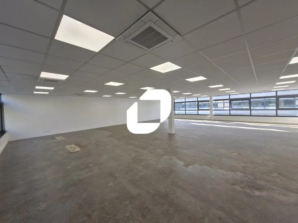Location Bureaux 140 m² - Photo 1