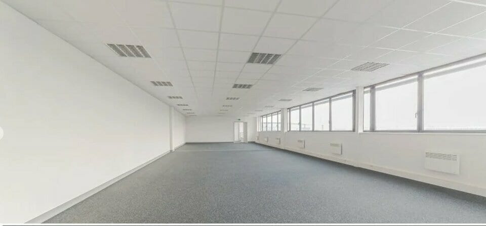 2 Rue De La Borne Blanche, Combs-la-Ville to rent - Interior Photo - Image 2 of 5