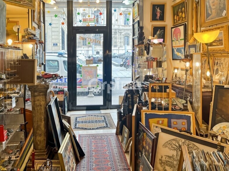 Retail in Marseille to rent - Interior Photo - Image 2 of 4