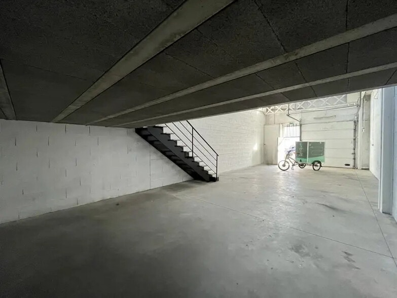 Light Industrial in Vénissieux to rent - Interior Photo - Image 3 of 10