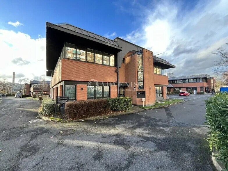 Light Industrial in Saint-Ouen-sur-Seine to rent - Building Photo - Image 3 of 8
