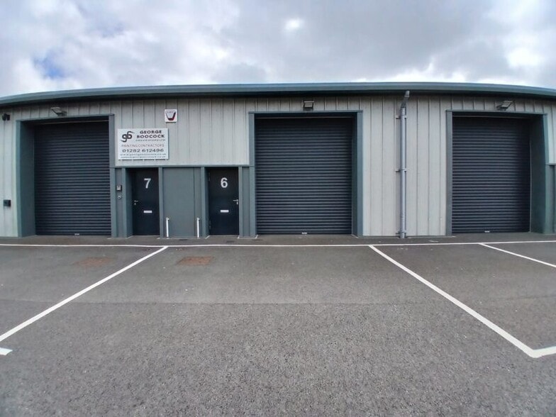 Pendle St, Nelson to rent - Primary Photo - Image 1 of 1