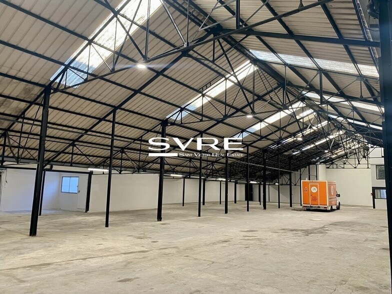 Industrial in Marseille to rent - Interior Photo - Image 2 of 7