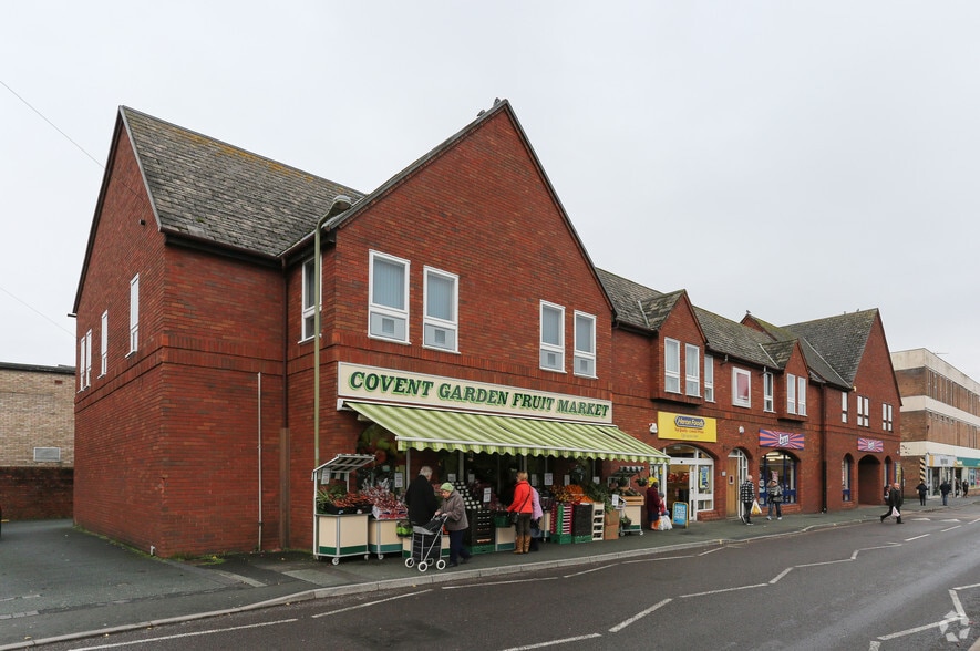 15-18 English Walls, Oswestry to rent - Building Photo - Image 2 of 2