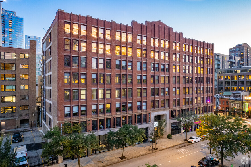 325 W Huron St, Chicago, IL for rent - Building Photo - Image 3 of 4