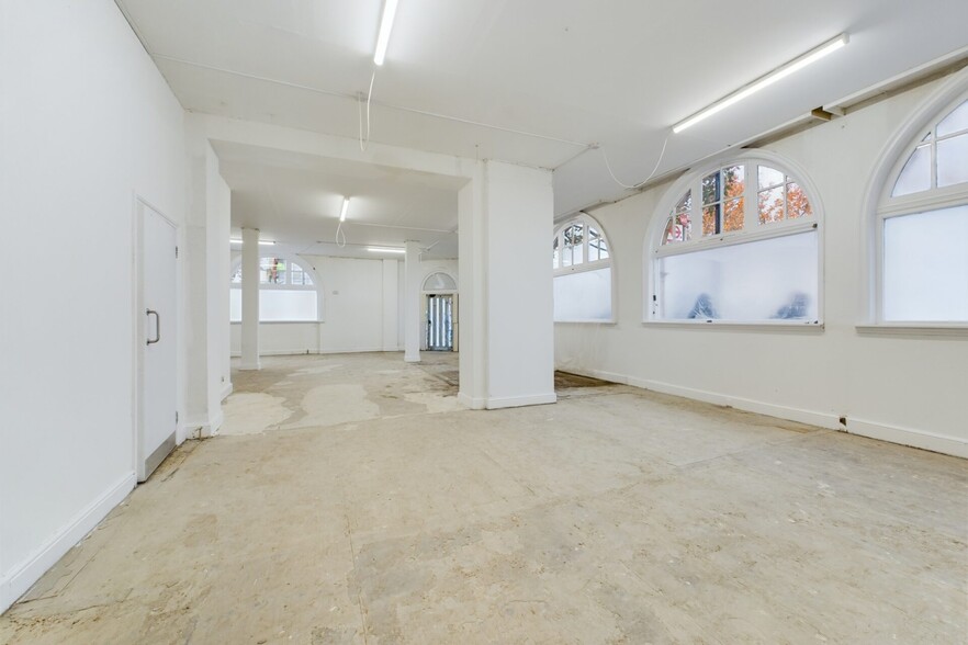 644-646 Old Kent Rd, London for rent - Interior Photo - Image 2 of 5