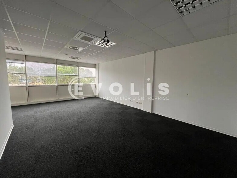 Office in Mérignac to rent - Interior Photo - Image 2 of 6