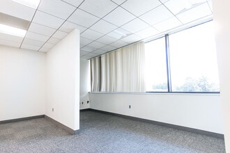 575 State Route 28, Raritan, NJ to rent Interior Photo- Image 1 of 5