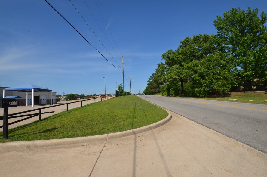 3015 Ridge Dr, Denison, TX for sale - Building Photo - Image 1 of 10