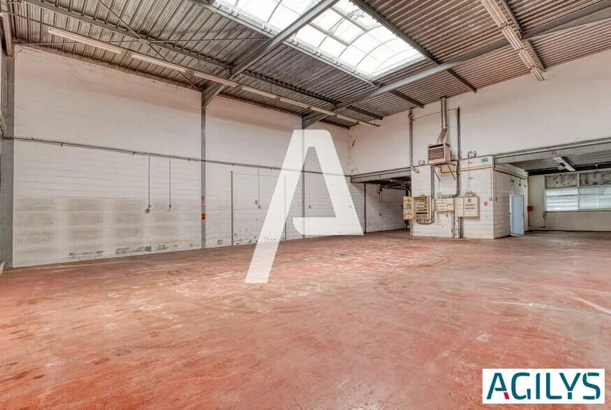 Light Industrial in Villejuif to rent - Building Photo - Image 2 of 6