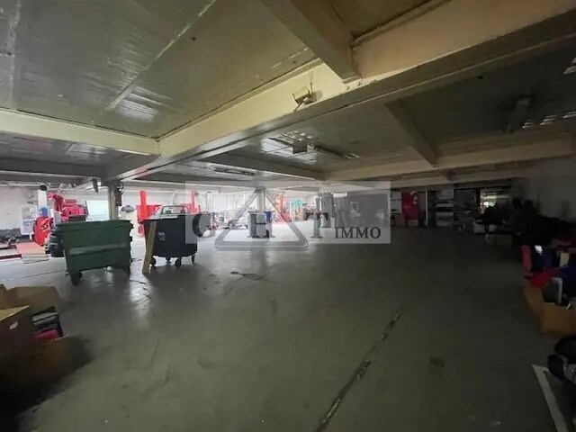 Retail in Vincennes for sale Interior Photo- Image 1 of 7