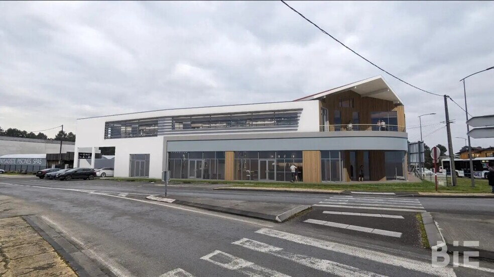 Light Industrial in Saint-Aubin-de-Médoc for sale - Building Photo - Image 1 of 2
