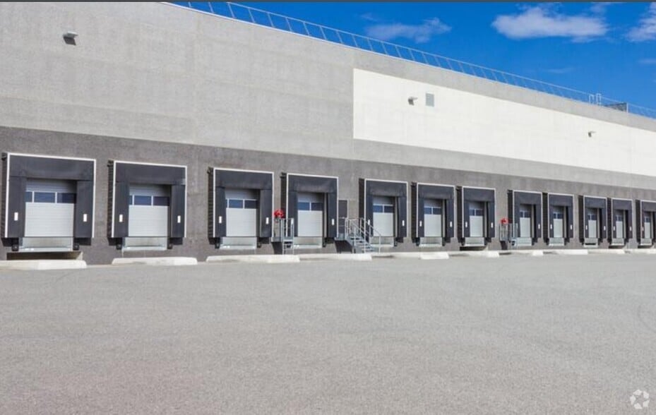 Industrial in Madrid, Madrid to rent - Building Photo - Image 1 of 1