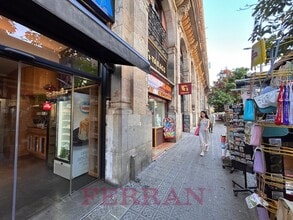 Retail in Barcelona, Barcelona to rent Interior Photo- Image 2 of 7