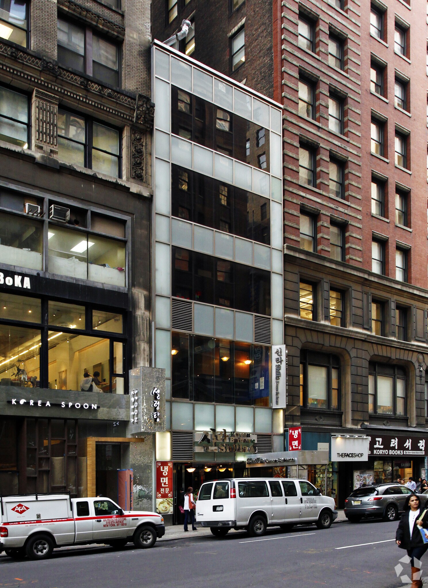 37 W 32nd St, New York, NY to rent Building Photo- Image 1 of 5