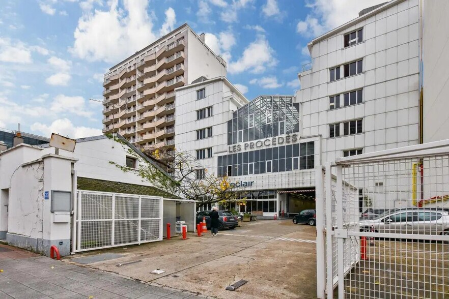 Office in Vanves to rent - Building Photo - Image 2 of 3