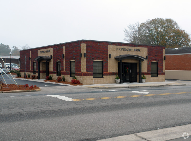 205 E Main St, Wallace, NC for sale - Primary Photo - Image 1 of 1