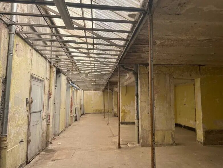 Light Industrial in Villeurbanne to rent - Interior Photo - Image 2 of 6