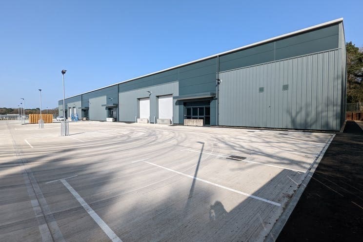 Beacon Hill Rd, Fleet to rent - Building Photo - Image 3 of 15