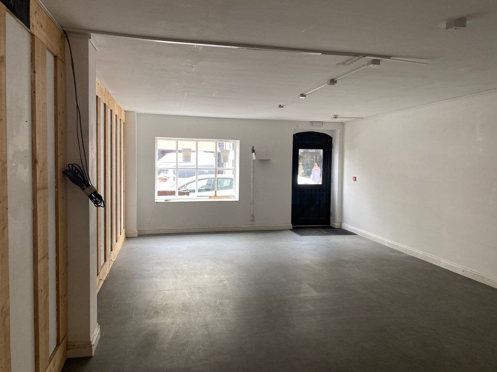 54 High St, Crickhowell to rent Interior Photo- Image 1 of 1